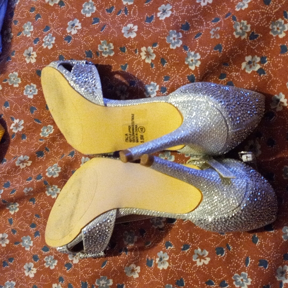 Heels - Picture 2 of 2